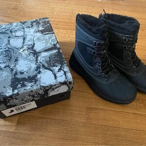 Brand New in box - Nortiv 8 mens waterproof winter warm boots size 8.5